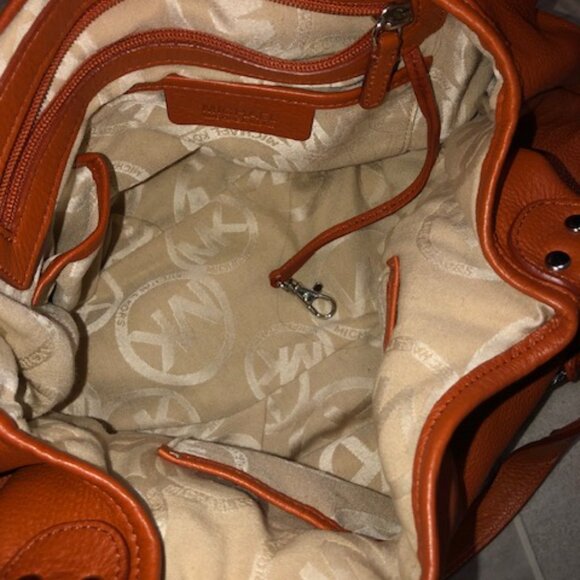 Michael Kors Leather Hobo Bag EUC - Picture 11 of 16